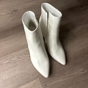Size 9 Sugar white booties